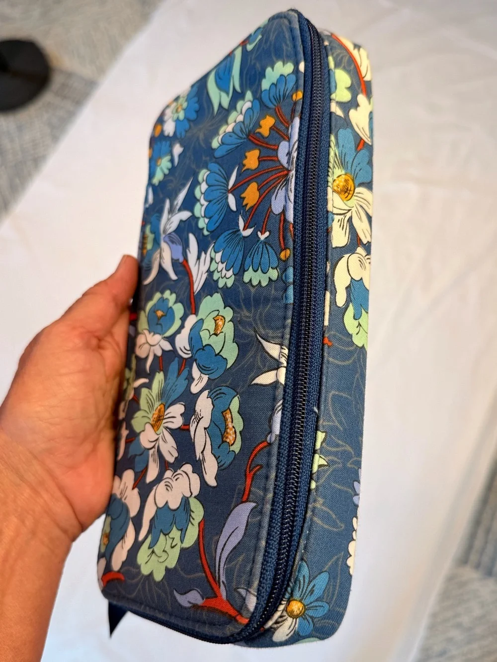 VERA BRADLEY Zip Around Structured Storage Case Pouch Travel Bag